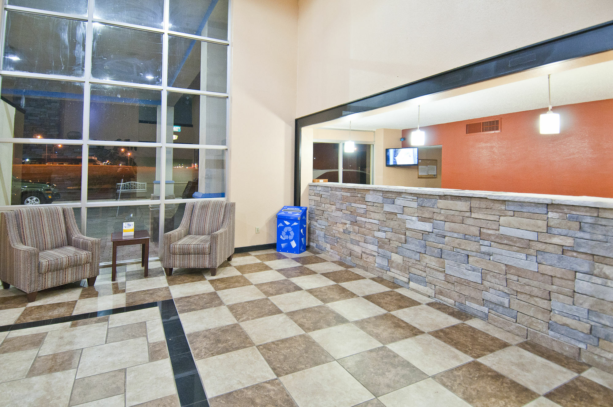 Econo Hotel